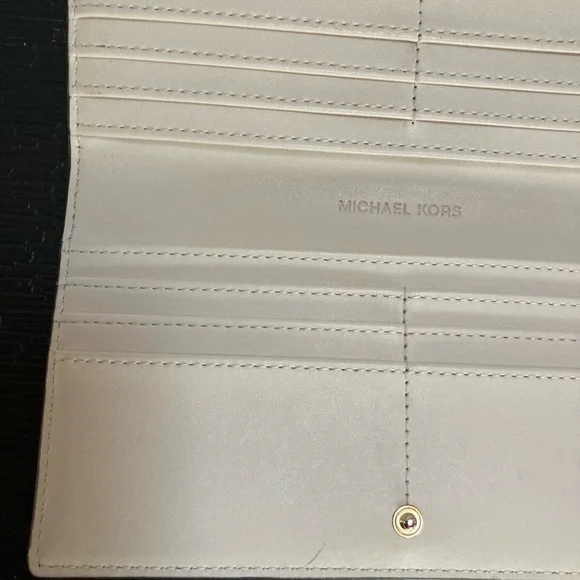 Michael Kors Reed Large Snap Bifold Wallet - Picture 10 of 12